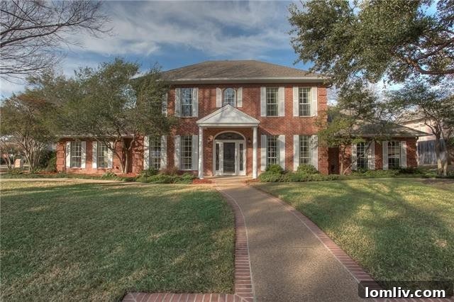 Live Large in Meadows West 2 Stunning Georgian-style home in Fort Worth's Meadows West