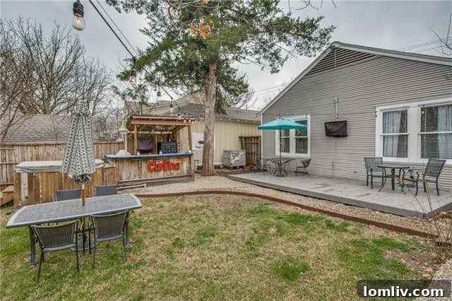Exterior view of charming cottage in McKinney