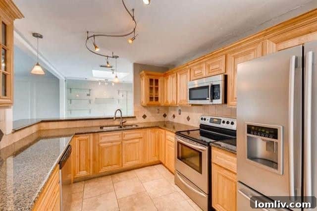 Larchgate Drive Contemporary Home - Kitchen and Dining Area