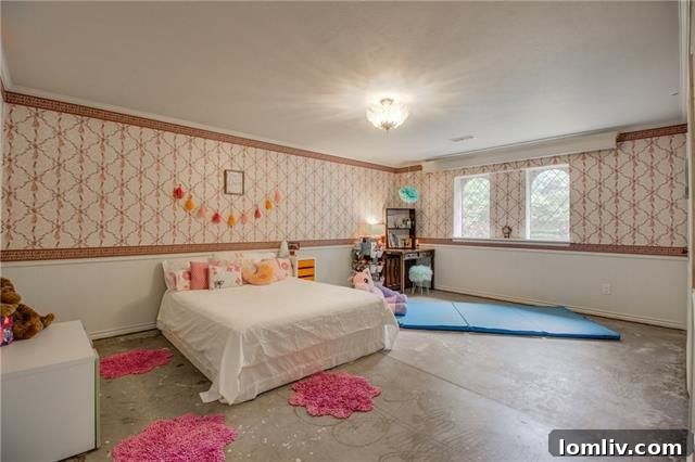 Ivyglen Drive Home Interior - Spacious Bedroom