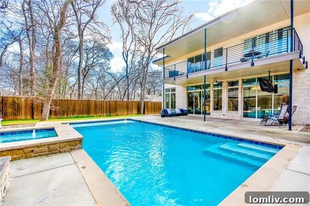 Sparkling Pool and Spa with Tanning Ledge
