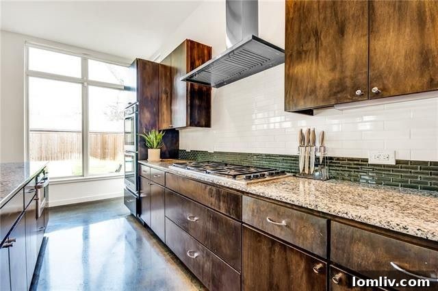 Walk-in Pantry