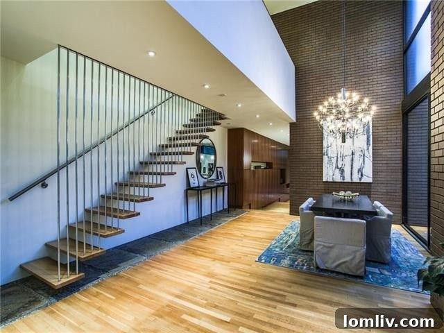 Contemporary Cliff Welch Designed Home Exterior in Oak Lawn