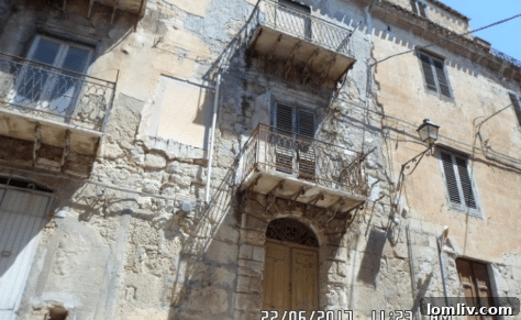 Precarious balcony of a Mussomeli home, emphasizing the need for structural repair