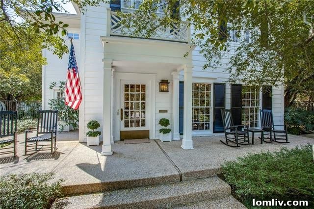 Historic Colonial home exterior at 3503 Crescent Avenue, Dallas