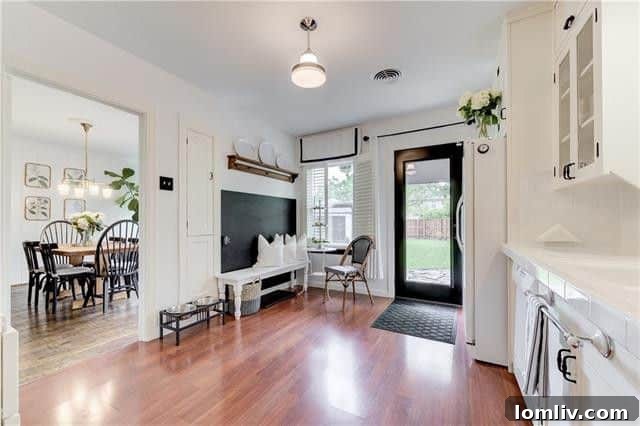 Charming Upper Level Flex Space in a Dallas Home