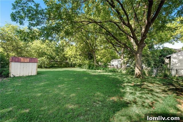 Large Backyard Elmwood Rental