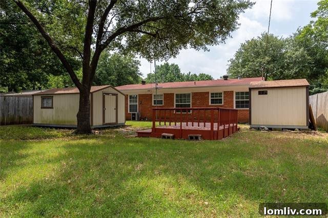 Casa View Haven: Explore the Unexpected 11 Large Backyard with Deck and Storage Sheds