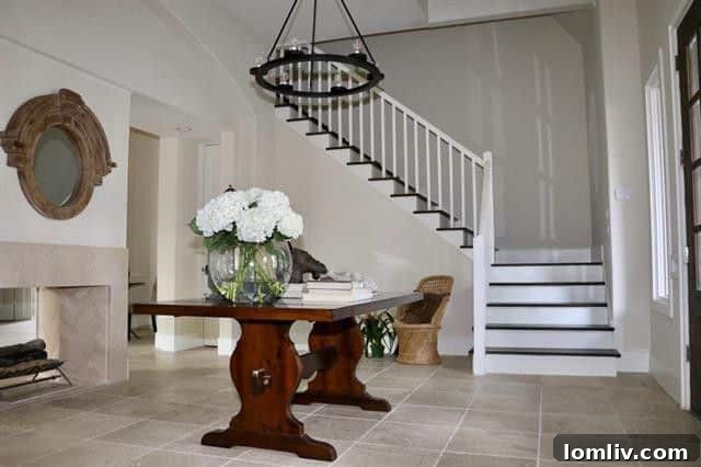 Bright, open concept living space with vaulted ceilings in the Dallas Bluffview property