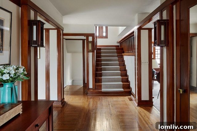 Classic Frank Lloyd Wright Entryway
