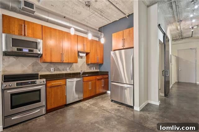 Dallas Loft Amenities - Rooftop Pool