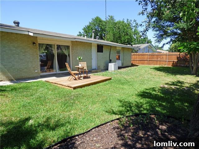 Backyard view of a Midcentury Dallas home with double-pane windows