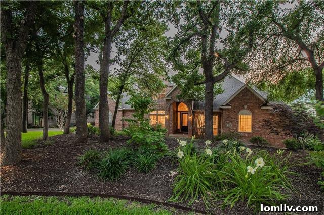 Transitional Home in Timber Lake Southlake