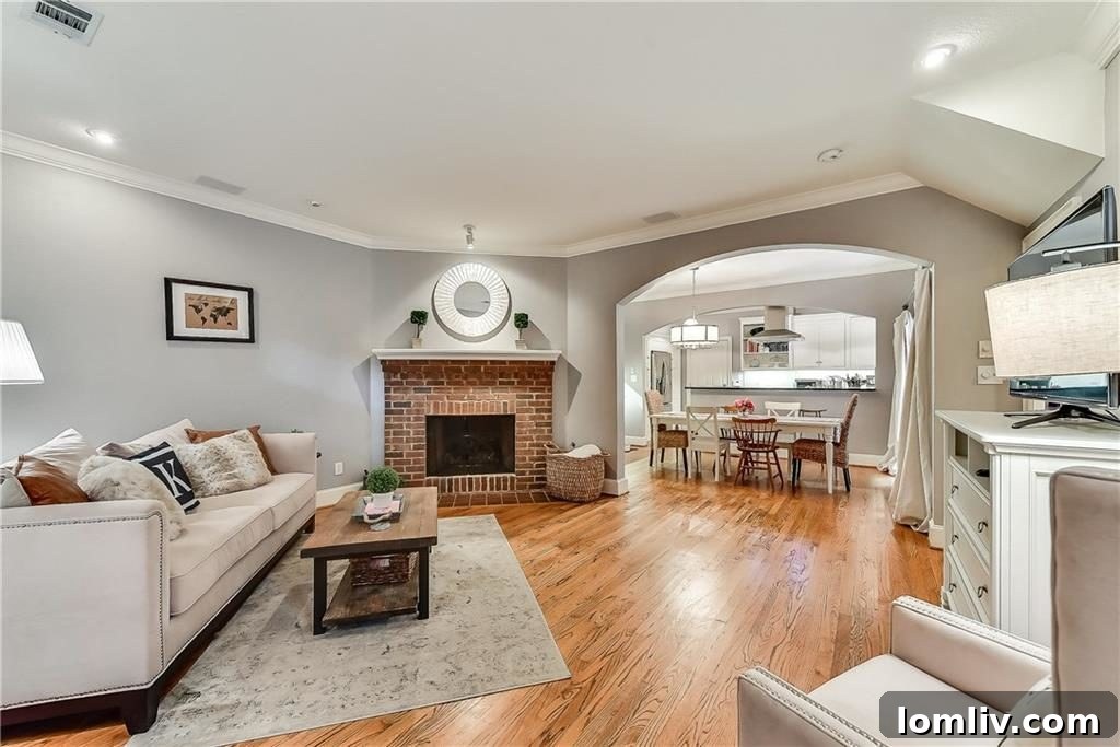 Bright and Inviting Kitchen with Modern Appliances and Finishes