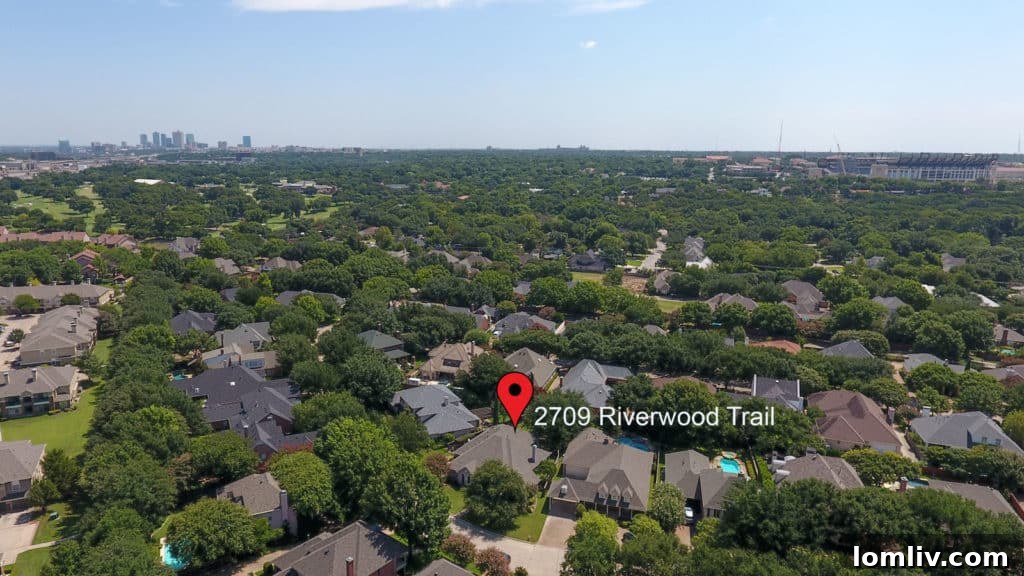 Stonegate Fort Worth offers close proximity to Downtown FW, TCU football stadium, and a myriad of cultural and recreational destinations, enhancing the luxury living experience.