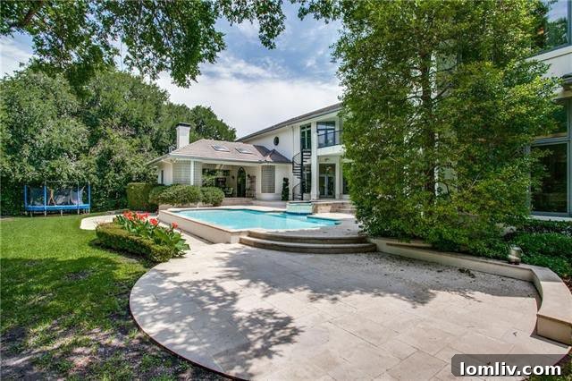Private Swimming Pool and Spa Area in Winnwood Mansion