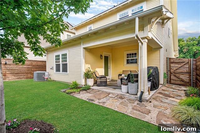 Spacious Backyard Patio: Ideal for Entertaining and Low-Maintenance Outdoor Living