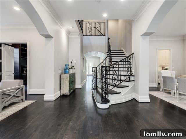 State-of-the-art kitchen, ideal for entertaining, with a large island and high-end finishes.