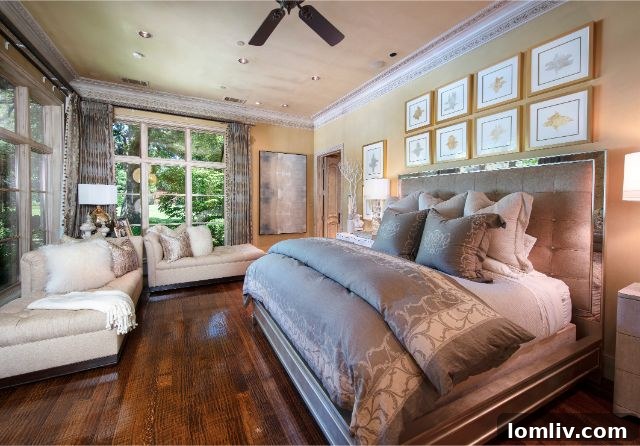 Palatial Swimming Pool with Outdoor Kitchen Cabana