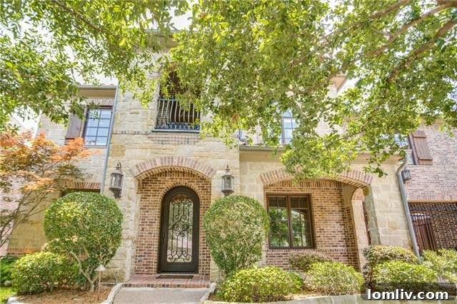 Sondra Drive Grandeur: An Expansive Lakewood Residence 3 Elegant Living Room with Modern Staging