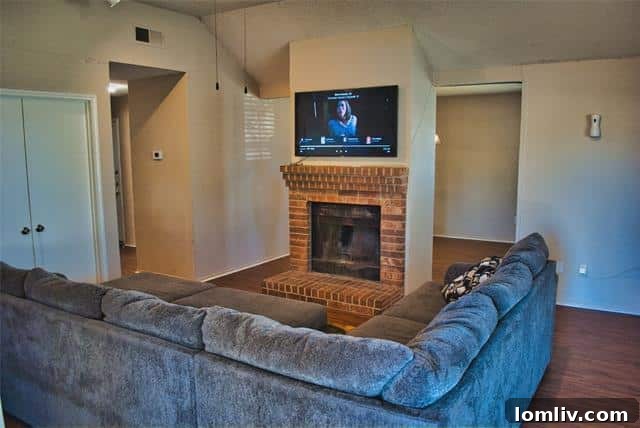 Well-maintained grassy backyard and side patio, perfect for outdoor living