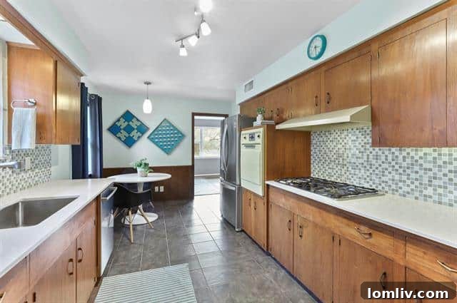 9022-Guildhall-Front - Vintage Kitchen Lake Highlands