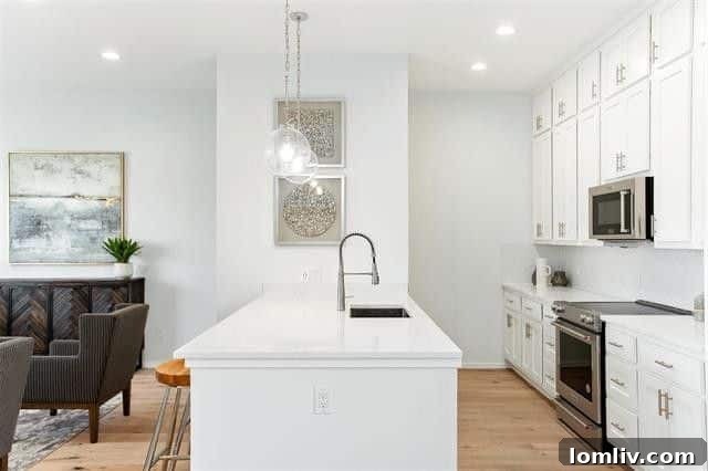 Fresh Finds in Old East Dallas: Open House Delights 16 Spacious bedroom with two walk-in closets and direct access to a private balcony