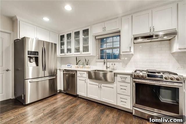 Bluffview Dallas kitchen with center island and breakfast bar