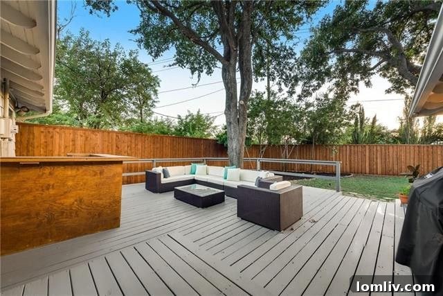 Bluffview Dallas backyard with large deck