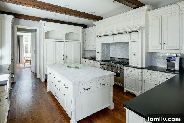 Breakfast nook or casual dining area connected to the kitchen
