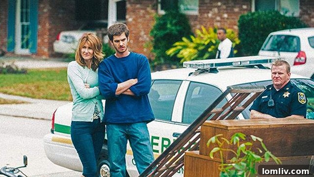 Evictees Lynn and Dennis Nash (Laura Dern and Andrew Garfield) in 99 Homes.