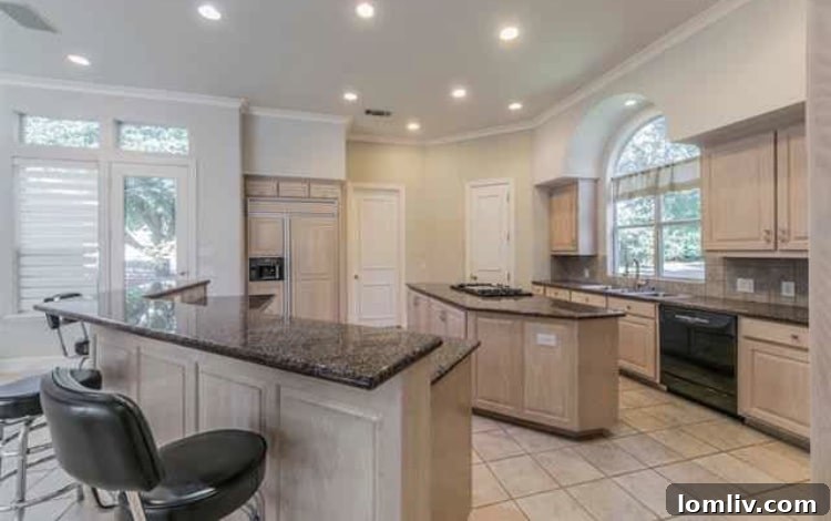 Elegant Dining Space - Fort Worth Property