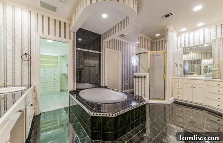 Spacious Bathroom - 7029 Saucon Valley Dr