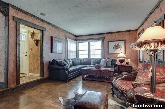 Interior of 3121 Westcliff Road - Unveiling Cosmetic Renovation Potential