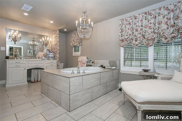Luxurious Master Bathroom with Soaking Tub at 4104 Sarita Drive