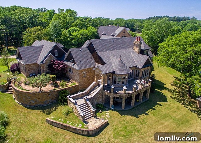 Cedar-Creek-Lake-English-Manor-House