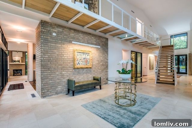 Modern luxury home in Highland Park, Dallas with a sleek exterior.