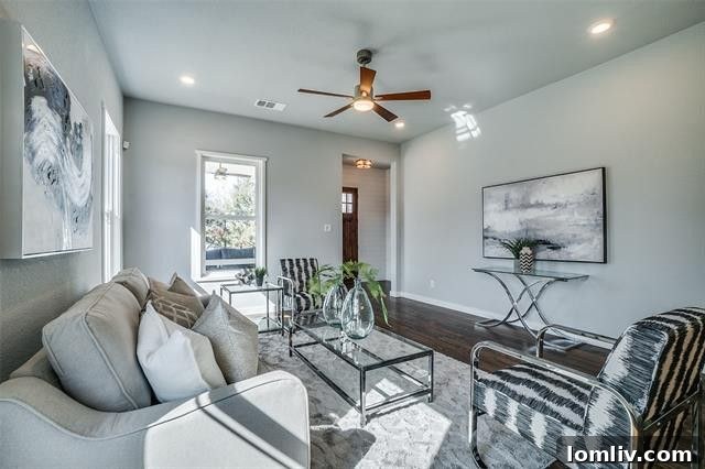 802 Blaylock interior - living room