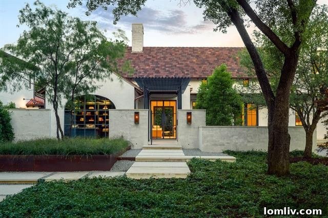 Modern luxury estate exterior by SHM Architects and LRO Residential in Dallas's Bluffview neighborhood