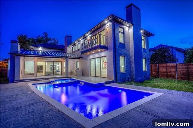 Luxury Pool and Outdoor Kitchen Dallas Custom Home
