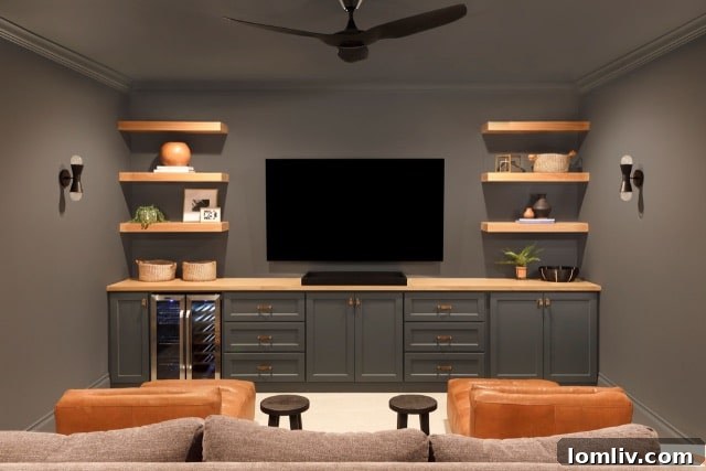Yeni Medya Odası: Eskimeyen Bir Soluklanma Alanı 7 A sophisticated and contemporary media room designed by ML Interiors Group, featuring elegant seating and lighting.