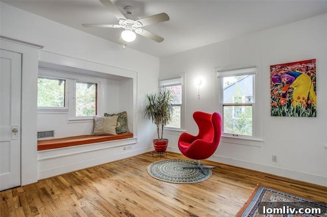 Spacious Upstairs Master Suite with Home Office