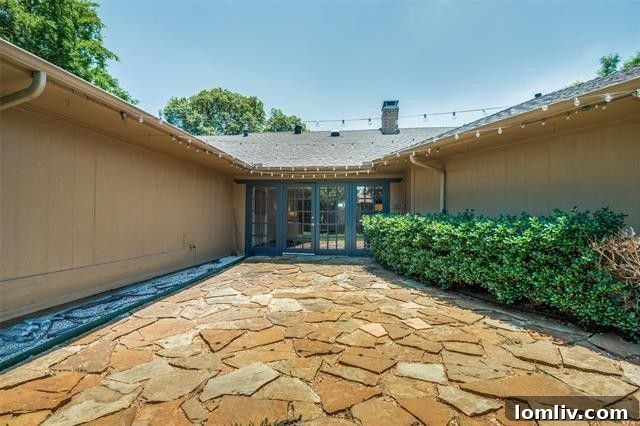 Private Outdoor Courtyard with Stone Patio