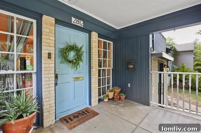 Ravinia Heights Cottage: Move-In Ready, or Ready for Expansion 2 Discover the charm of Ravinia Heights: A secluded Oak Cliff gem awaits your vision.