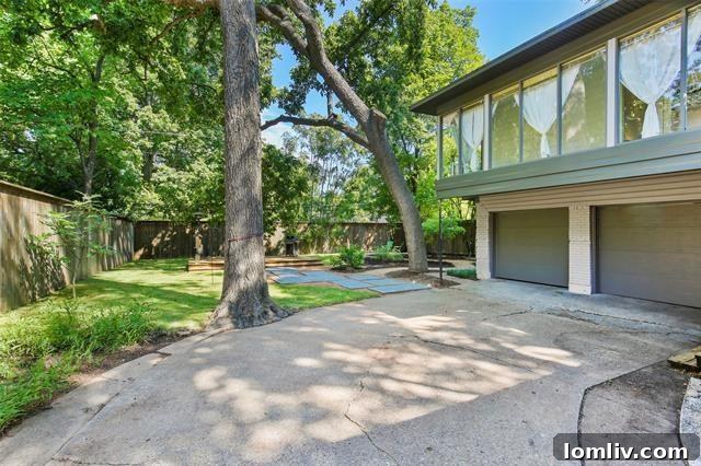 Exclusive Mid-Century Dallas Home with Private Greenhouse and Yoga Balcony