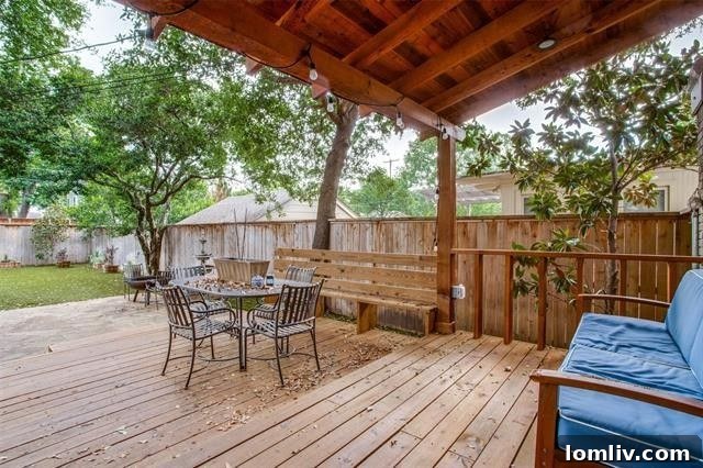 Elegant Devonshire backyard with pet turf, offering a perfect blend of low-maintenance beauty and functionality.