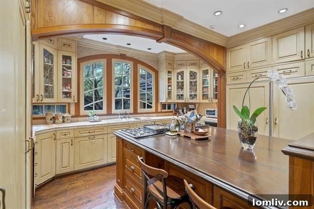 6014 Swiss Avenue kitchen with modern appliances