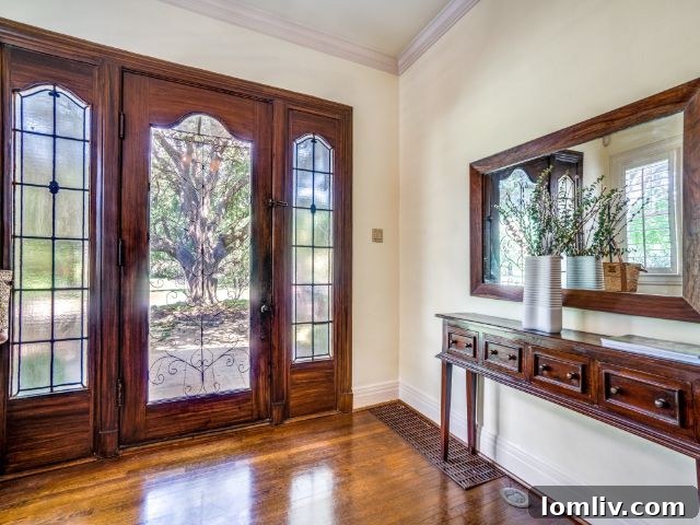 6014 Swiss Avenue grand entrance - Architectural details