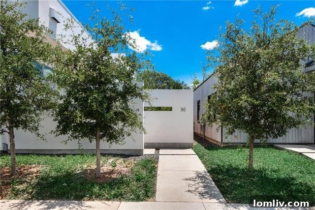30 Vanguard Way: A Premier Modern Home for Lease in Dallas's Urban Reserve