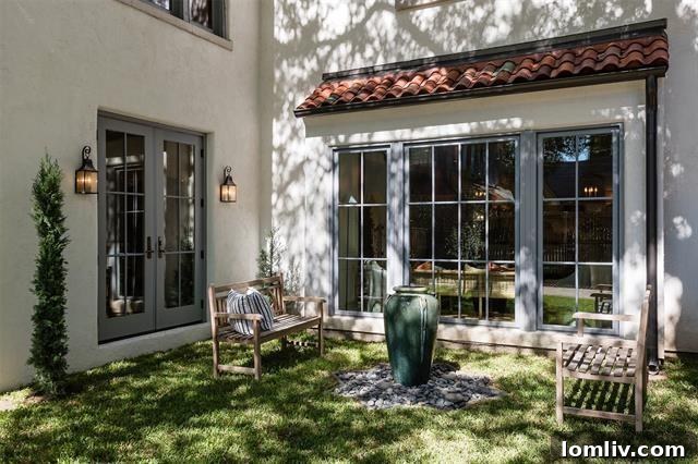 Inviting backyard space and landscaping at 1116 Canterbury Court